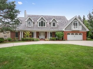 7 Orchard Ln, Golf, IL 60029