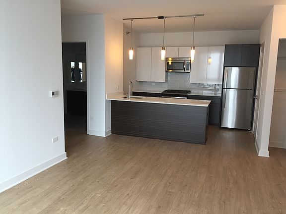 5th image of 203 N Garland Ct #703