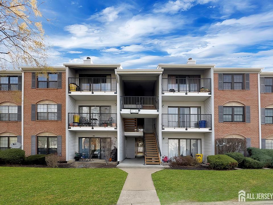 1st image of 479 Danbury Ln