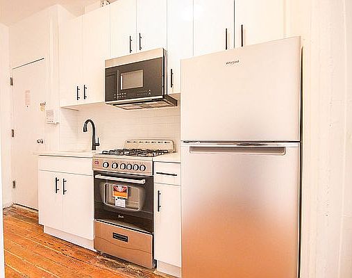 1st image of 218 6th St #10