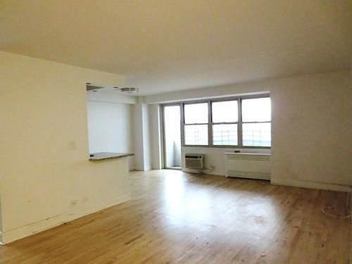 1st image of 310 Greenwich St APT 28G