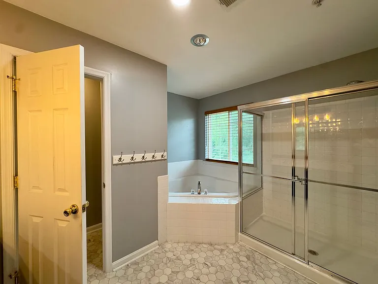 130 Mohegan Dr #B — Photo 28
