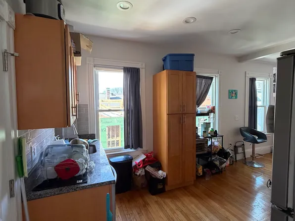 384 Washington St #3, Cambridge, MA 02139