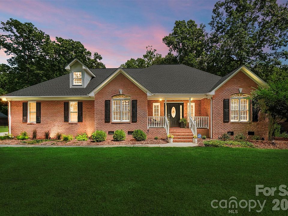 1st image of 7627 Maple Bluff Ln