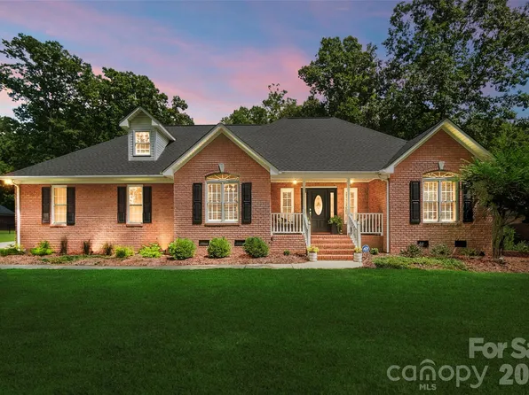7627 Maple Bluff Ln, Concord, NC 28025