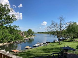 305 NW Shore Dr, Kansas City, MO 64151