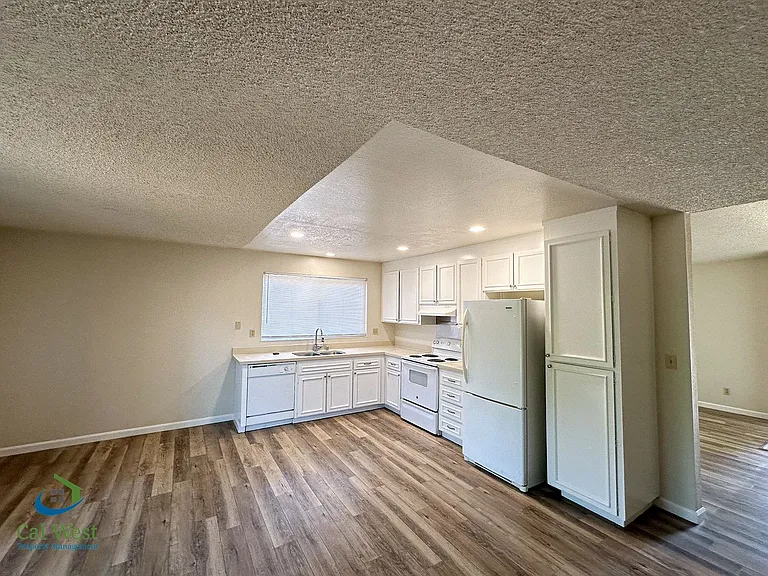 421 Gwinn Ct — Photo 3