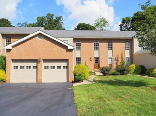 7017 Clubview Dr, Bridgeville, PA 15017