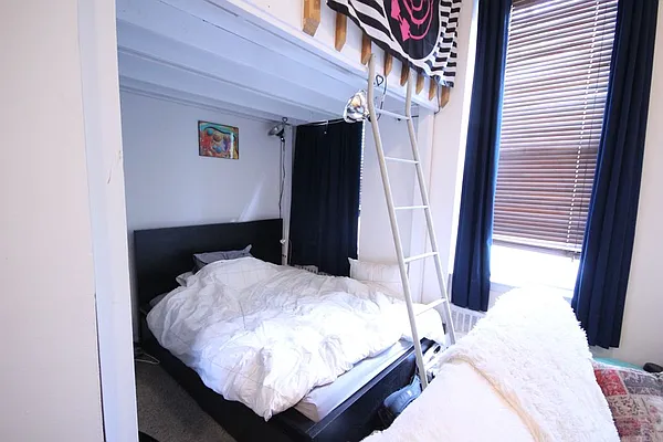 Rented by Dynamik Realty | media 8