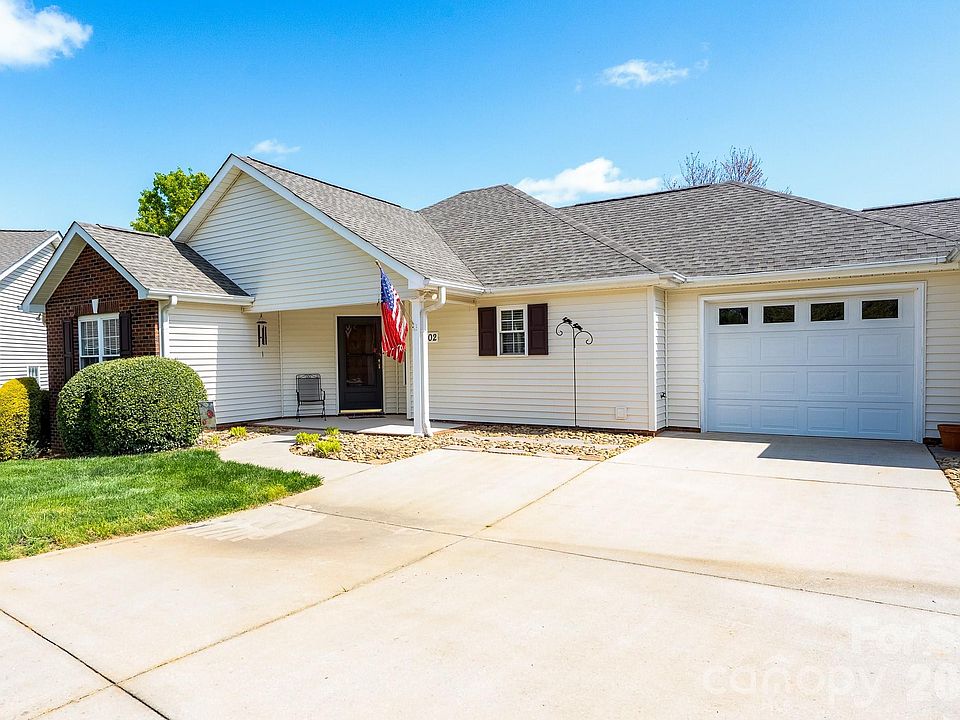 1st image of 102 Keswick Ln