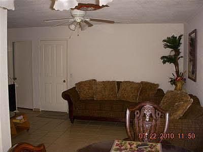 4th image of 2470 W Elm Ave