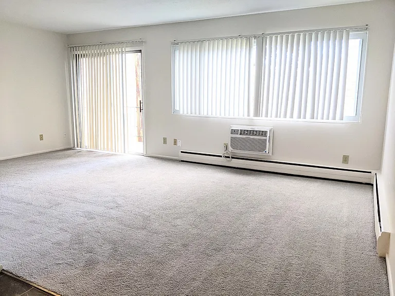 Seasons Park Apartments — Photo 6