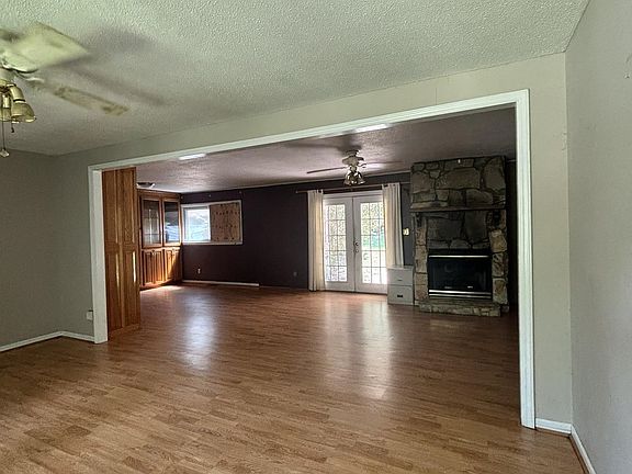 3rd image of 126 Foxfire Dr