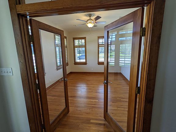 3rd image of 2481 Stonybrook Dr
