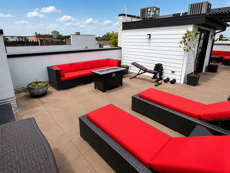 1752 W Augusta Blvd #2 — Photo 3