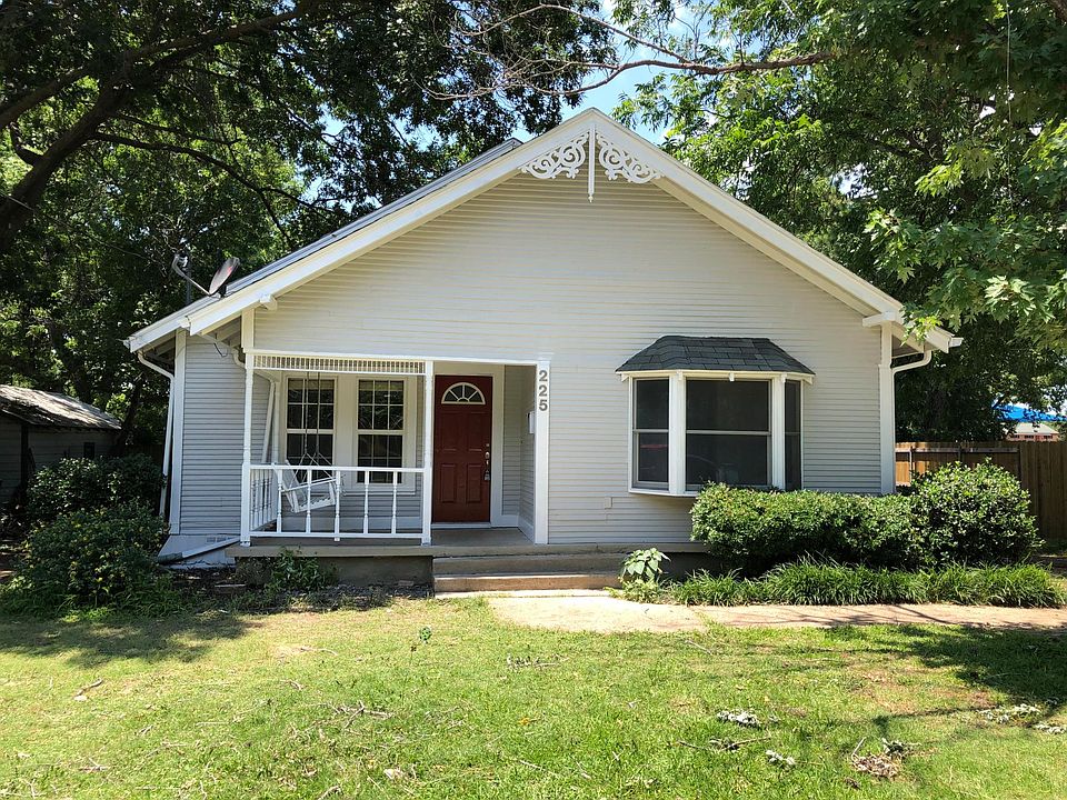 A 1920s Folk Victorian Home!