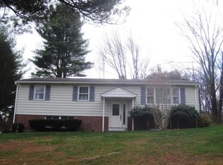 2115 Westbury Dr, Stroudsburg, PA 18360