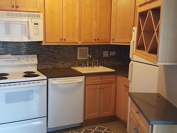 Large Kitchen to Entertain