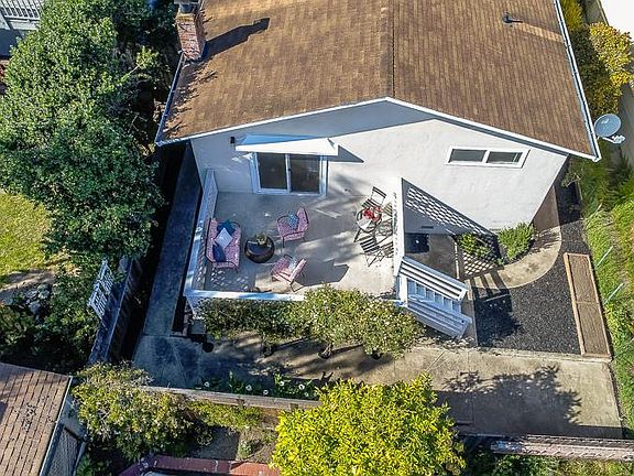 4th image of 329 Hillcrest Dr
