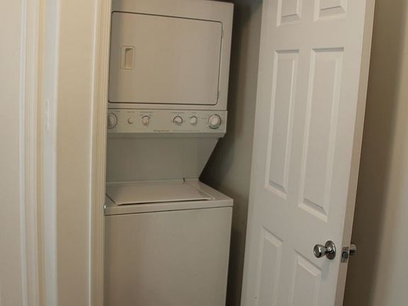 3rd image of 1612 N Willington St APT 1