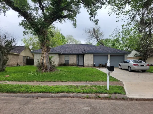 509 Southern Oaks Dr, Lake Jackson, TX 77566