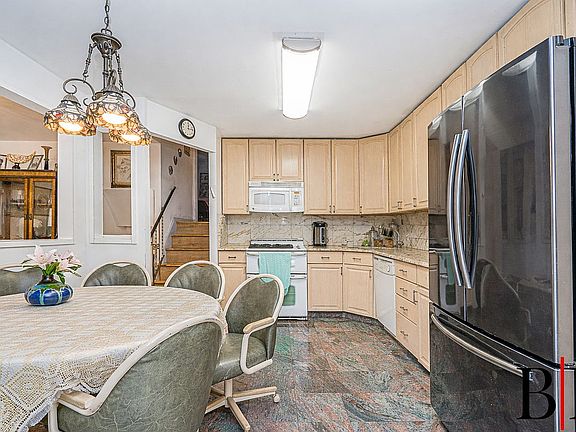 5th image of 2042 Ralph Ave APT 1