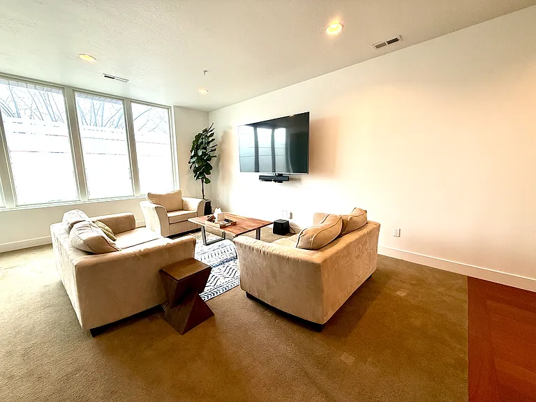 676 E Markea Ave — Photo 9