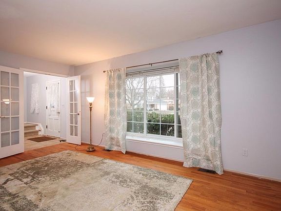 5th image of 3229 Farmbrook Ct