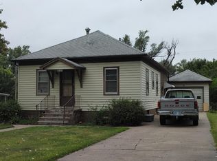 1606 N Maple St, Russell, KS 67665