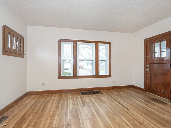 5th image of 319 Hayes Ave