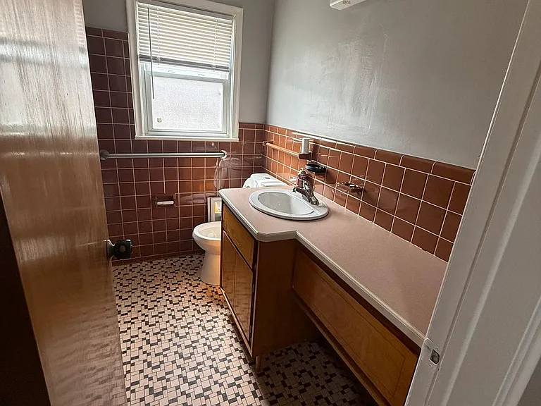4176 Williams St — Photo 16