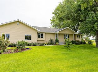 303 Renee Rd, Doniphan, NE 68832