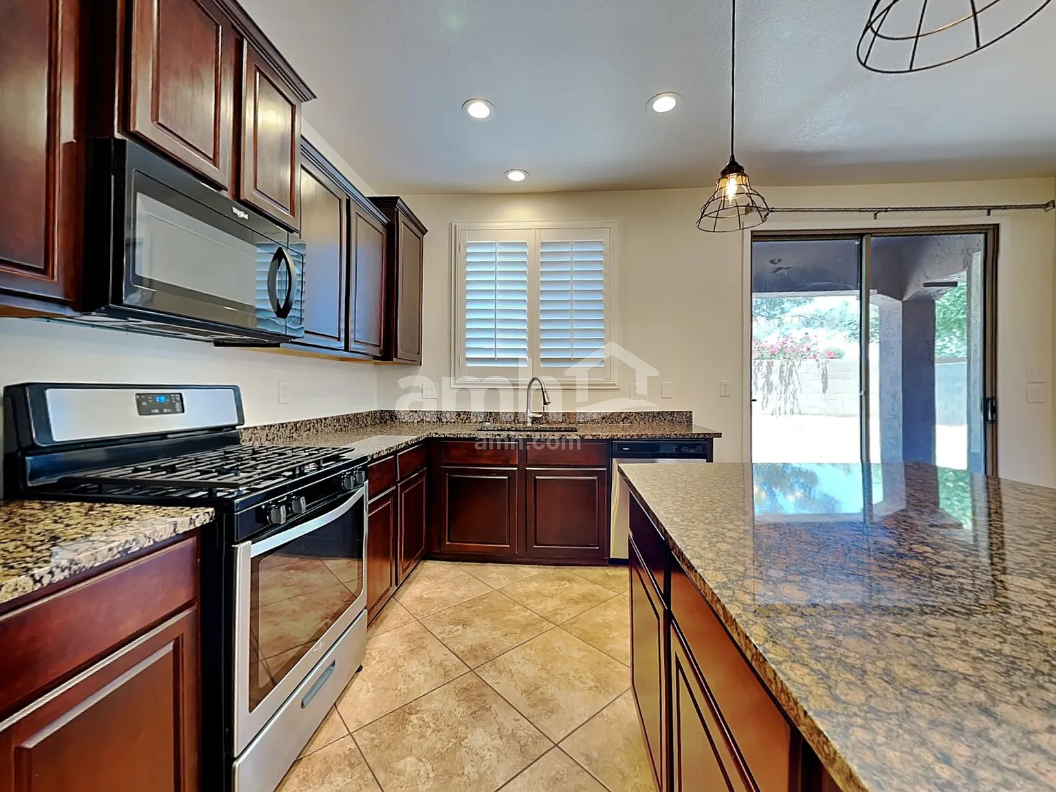 3 bed, 2.5 bath, 1906 sqft, $2,400 — Photo 3