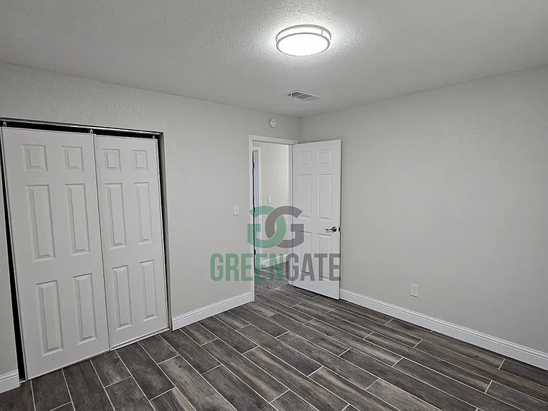 901 Valente Way — Photo 29