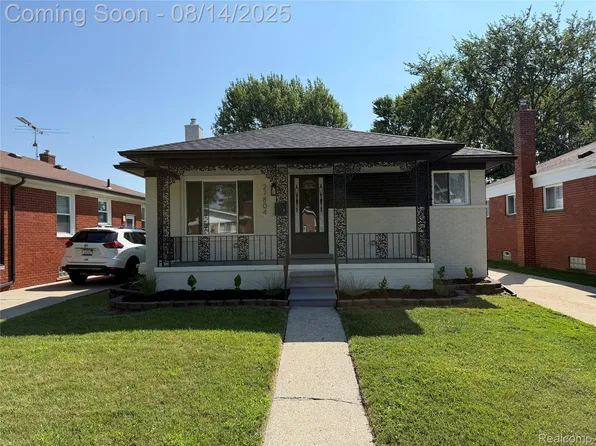 27804 Joan St, Saint Clair Shores, MI 48081