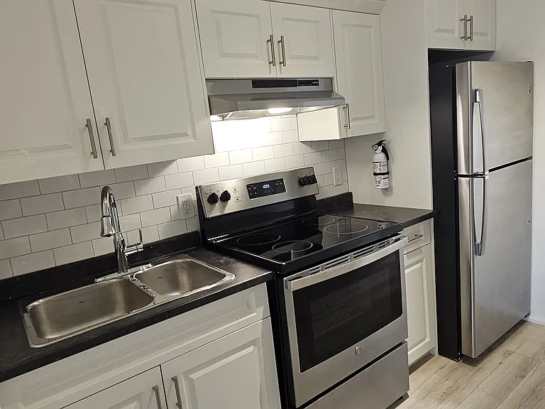 17 Bowes Ave #2 — Photo 10