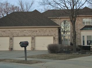 347 W Hampshire Dr, Bloomingdale, IL 60108