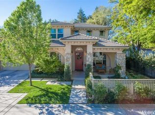1115 Los Robles St, Davis, CA 95618