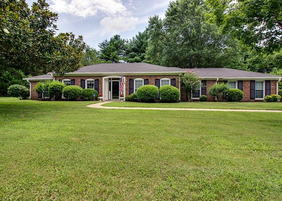 1st image of 214 Churchill Pl