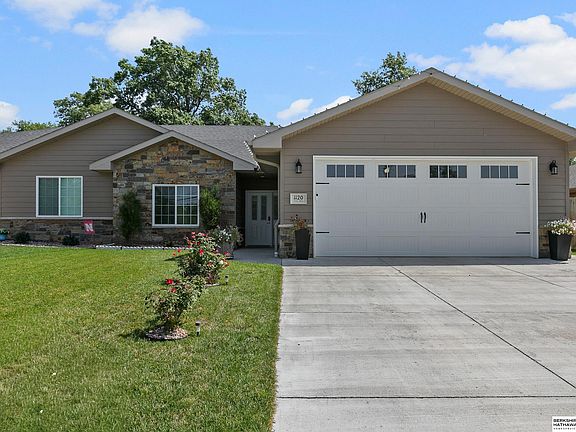 2nd image of 1120 Iris Ave