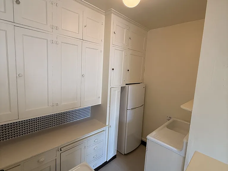 Devonshire Apartments — Photo 18