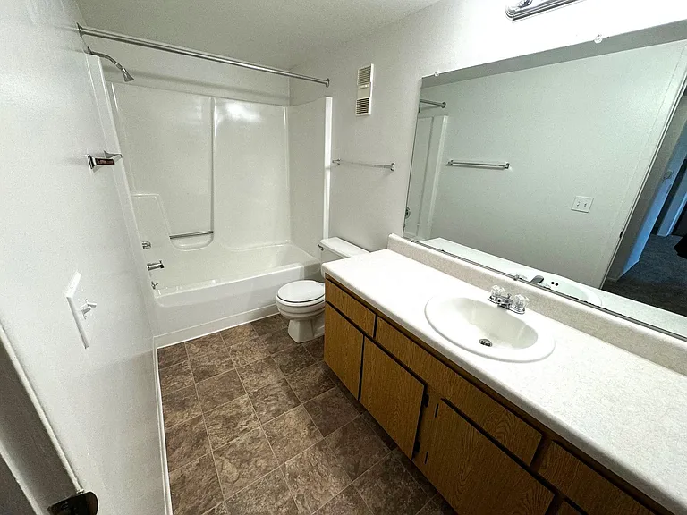 Charter Oaks Apartments — Photo 107