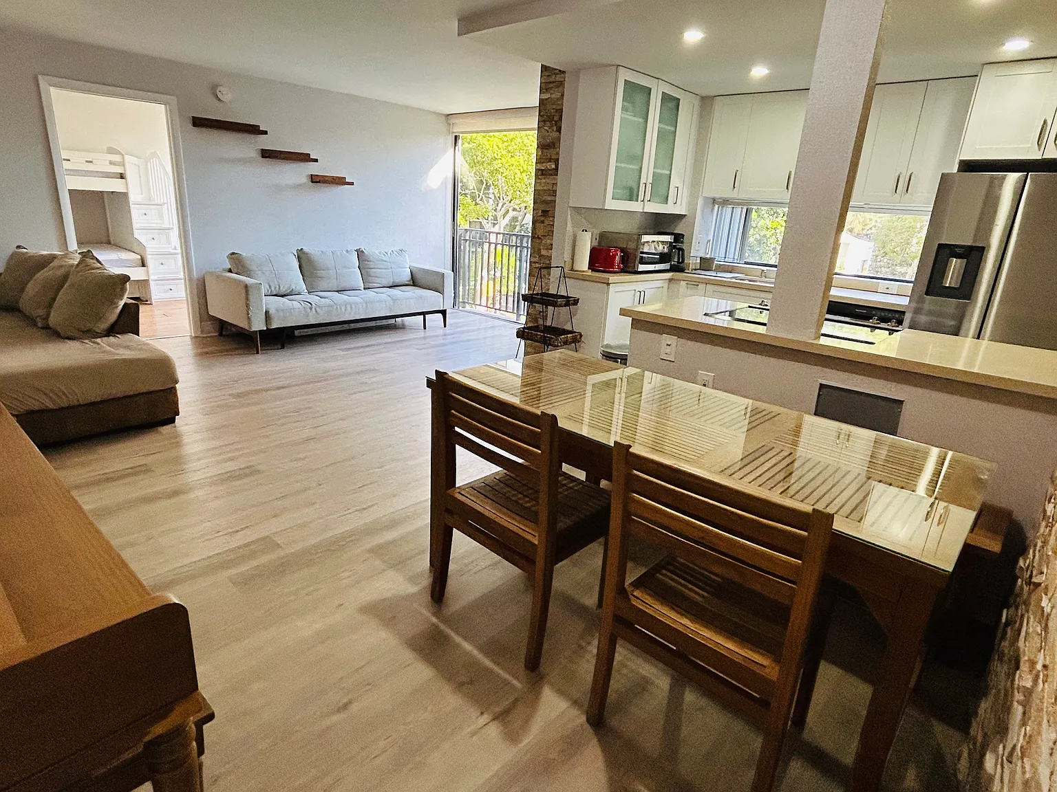 2 bed, 988 sqft, $2,400 — Photo 2