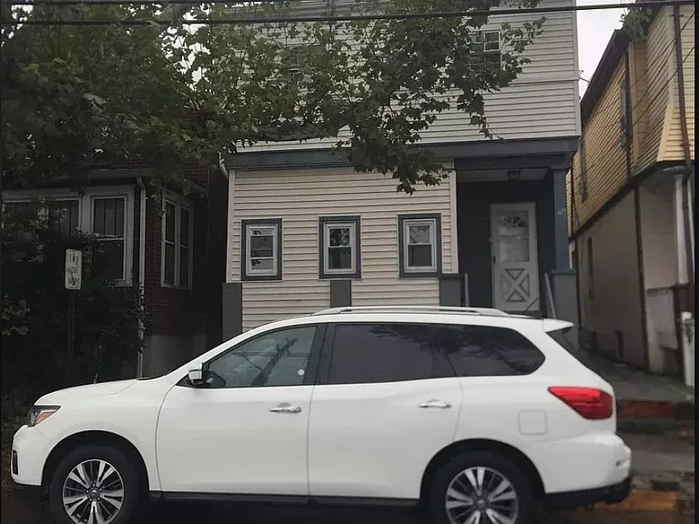 423 Augustine Pl — Photo 3