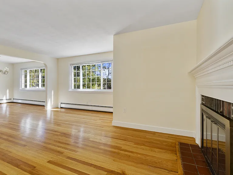 27 Hermon St — Photo 10