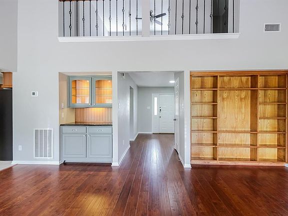 5th image of 2827 Country Place Dr #D