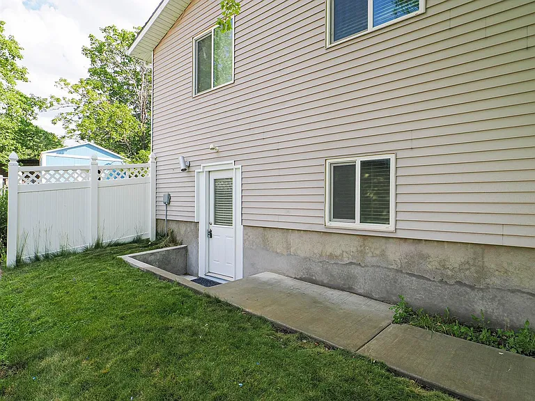 9062 S Daybreak Dr — Photo 2