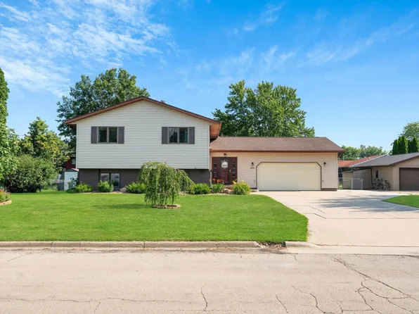 409 Division St, Dike, IA 50624