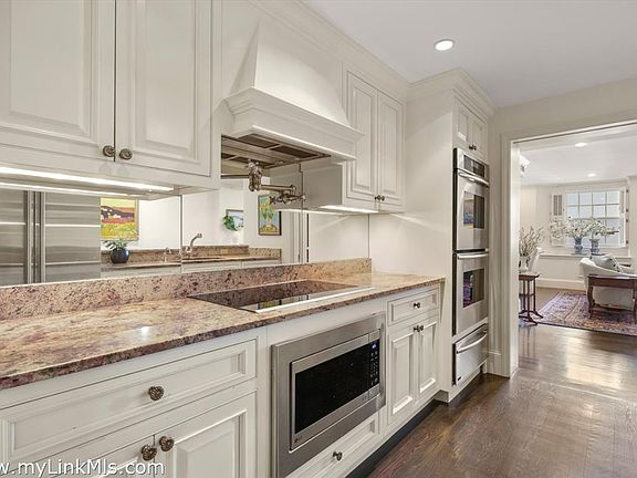 5th image of 142 Chestnut St #4-5