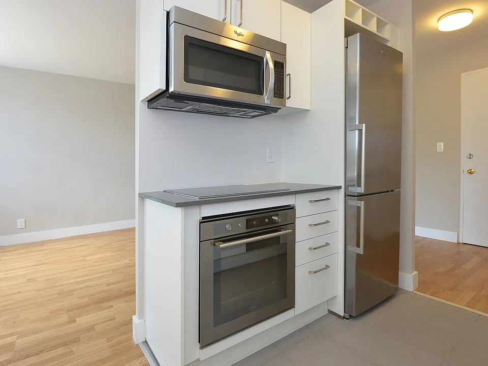 12 Bater Ave